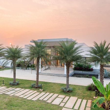 Stayvista At Aj House With Pvt Pool & Projector Set-Up Hyderabad Exterior foto